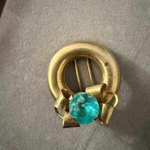 VintageGold Tone Wreath Aqua Blue Rhinestone Brooch Pin